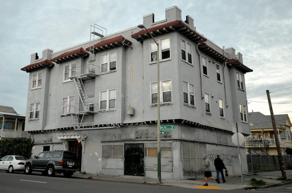 A grey-colored apartment building in Oakland California.