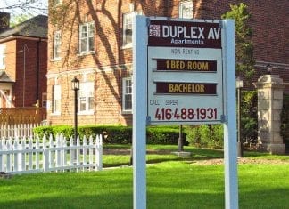 duplex apt for rent sign