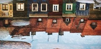 tiny houses illusion photograph