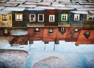 tiny houses illusion photograph